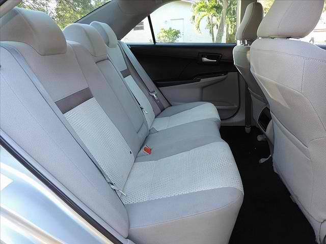 2012 Toyota Camry LE, фотография 6