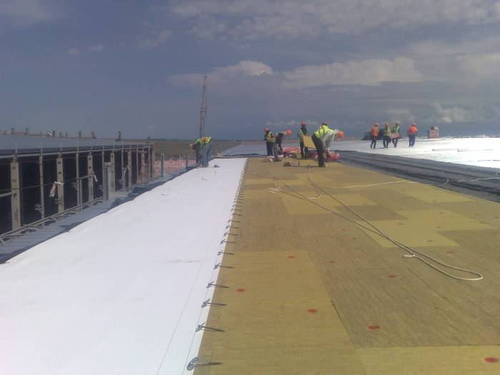 Гидроизоляция кровли ПВХ мембраной, фотография 3