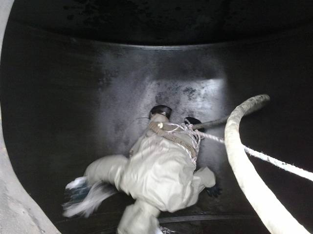 Зачистка трубопроводов, танкеров-зимой, летом ,РВС, АЗС,  нефтебаз, емкостей, фотография 1