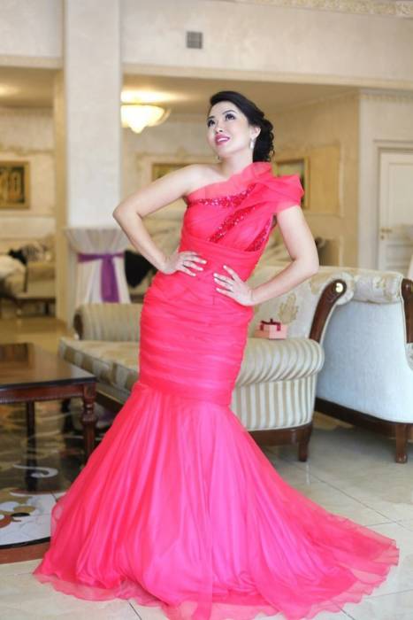 Вечернее платье на выпускной в Алматы, фотография 1