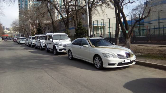 Лимузины,мерседесы S класса,крайслеры 300С и джипы Lexus LX-470 с водителем., фотография 5