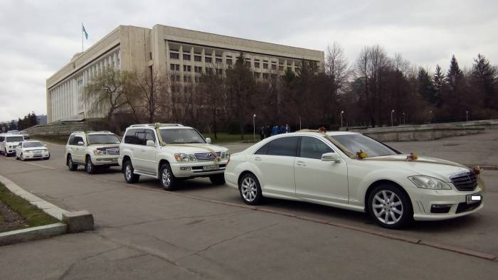 Лимузины,мерседесы S класса,крайслеры 300С и джипы Lexus LX-470 с водителем., фотография 7