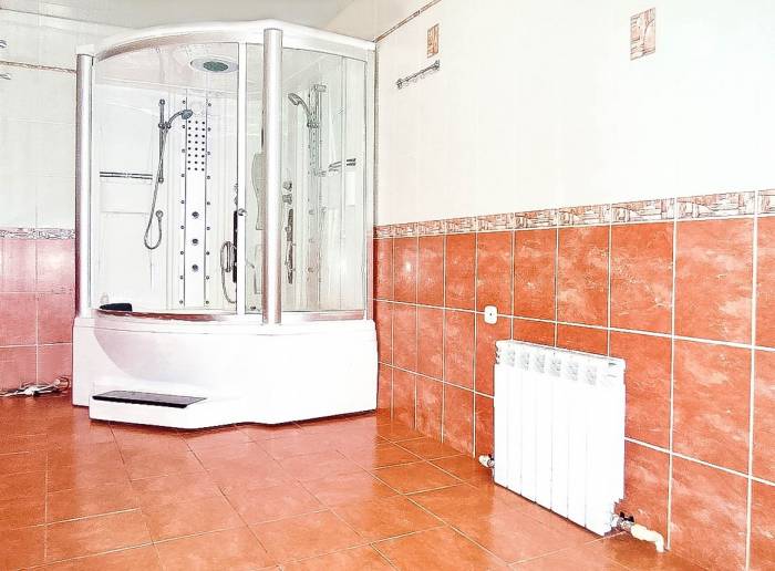 Продадим или обменяем трехуровневый коттедж, с удобным выездом на главную дорогу., фотография 6