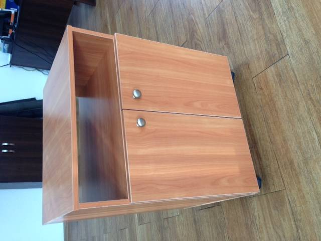 Продам 2стола с 2 тумбами по цене одной в отличном состоянии!, фотография 1