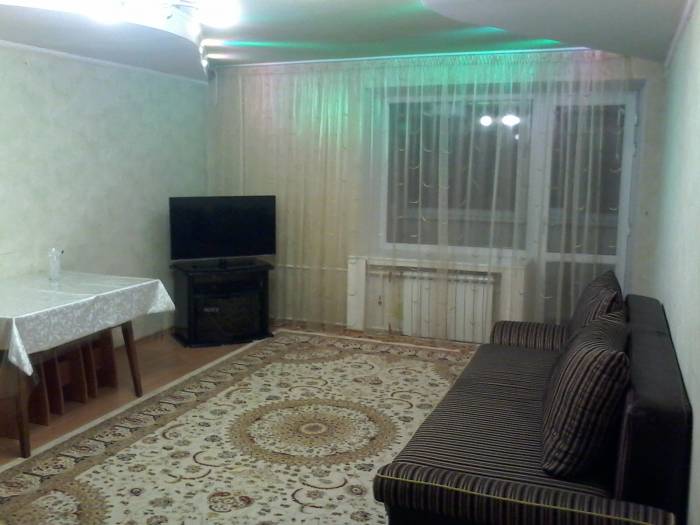 3-хкомнатная квартира посуточно на Юго-Востоке, Республики 32, фотография 1