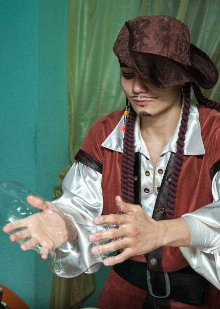 ШОУ ГИГАНТСКИХ МЫЛЬНЫХ ПУЗЫРЕЙ, фотография 2