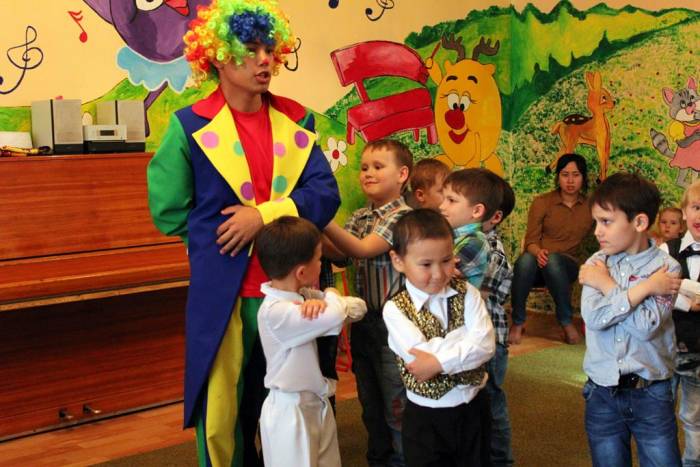 Весёлые и озорные клоуны на детский празник, фотография 1