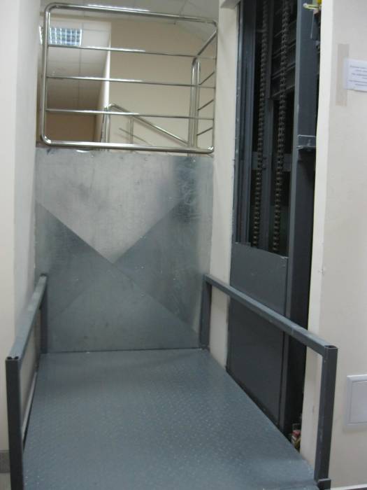 Грузовой подъемник ТИТАН консольный для бизнеса, фотография 1