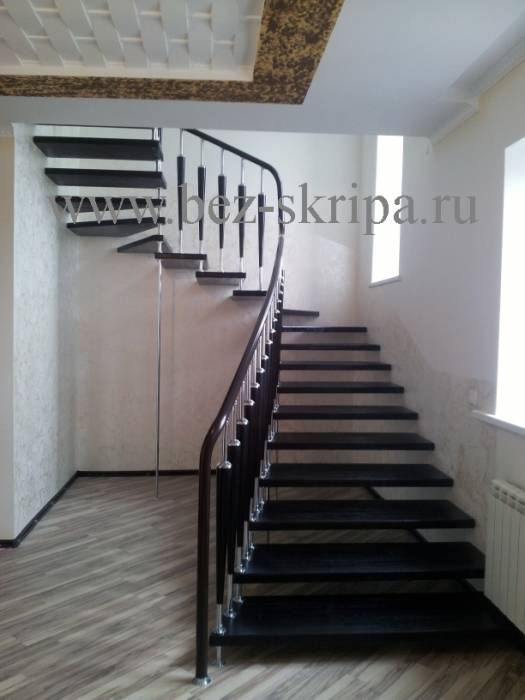 Лестницы для дома деревянные кованные классические , фотография 3