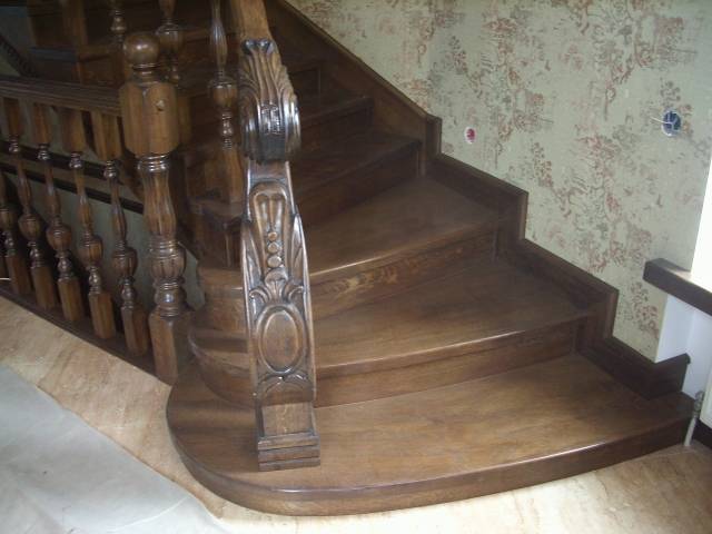 Лестницы для дома деревянные, кованные классические и современные, фотография 4