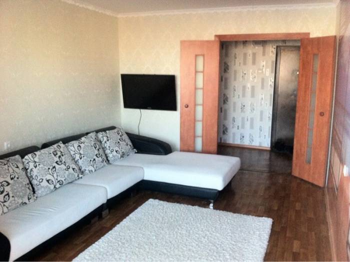 Сдам посуточно укомплектованную 2 комн кв р-н Изумуруд, фотография 2