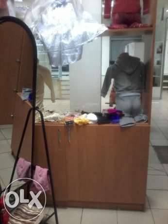 Продаю торговые витрины под бутик одежды б\у, фотография 5