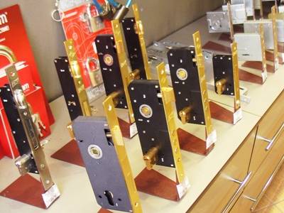 Ремонт межкомнатных дверей - замена разбитого стекла., фотография 5