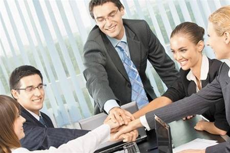 Требуются сотрудники с опытом в страховых компаниях 2 человека , фотография 1