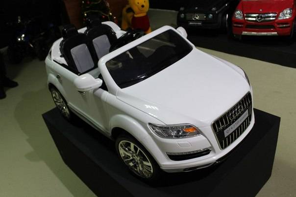 Детский электромобиль Audi Q7, фотография 1