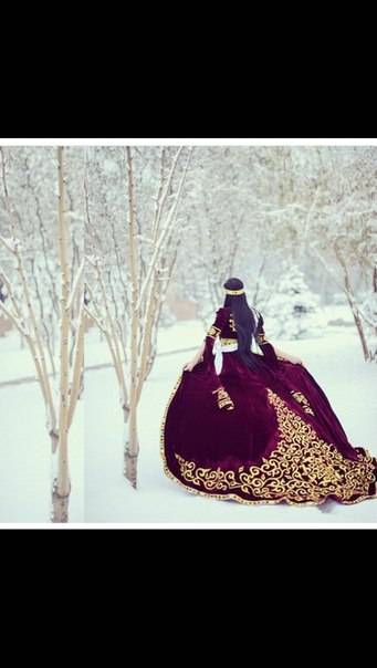 сдам на прокат камзол со шлейфом, фотография 1