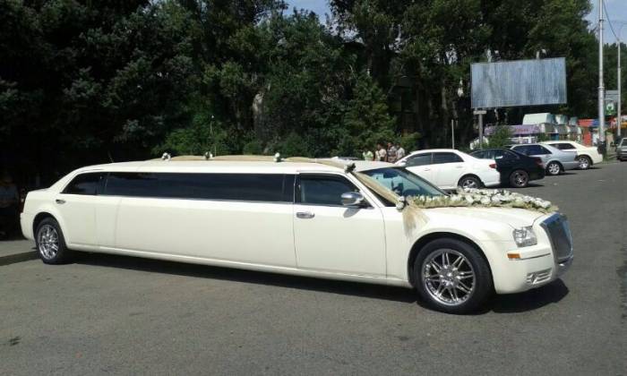 Прокат лимузина CHRYSLER 300C (крайслер 300с) +машины сопровождения ДЕШЕВО, фотография 1