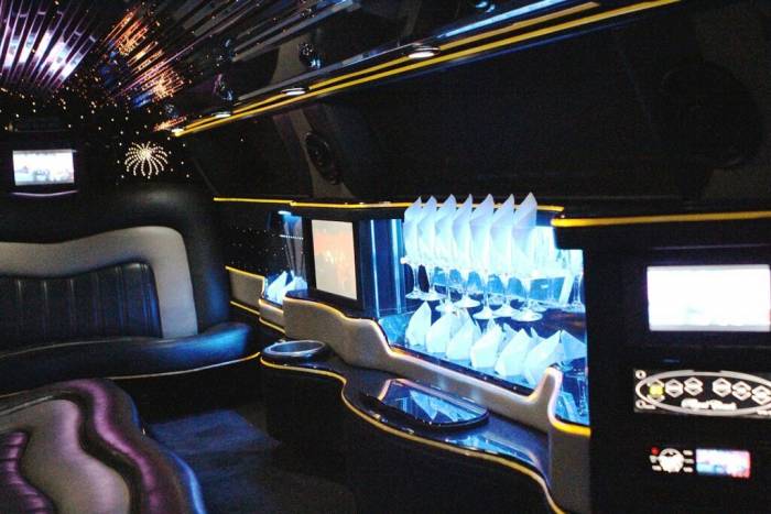 Прокат лимузина CHRYSLER 300C (крайслер 300с) +машины сопровождения ДЕШЕВО, фотография 3
