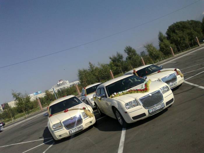 Прокат лимузина CHRYSLER 300C (крайслер 300с) +машины сопровождения ДЕШЕВО, фотография 6