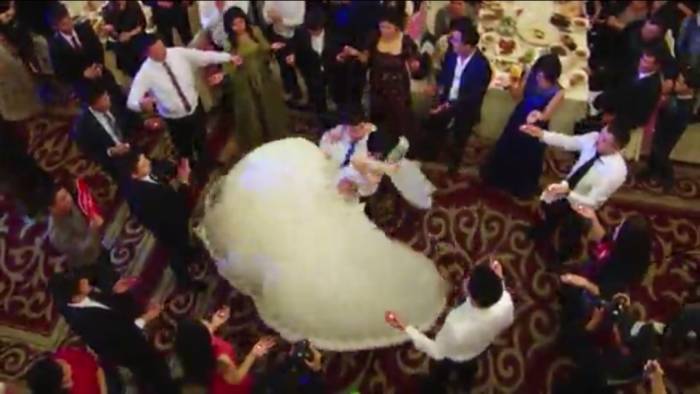 Шикарное свадебное платье, фотография 5