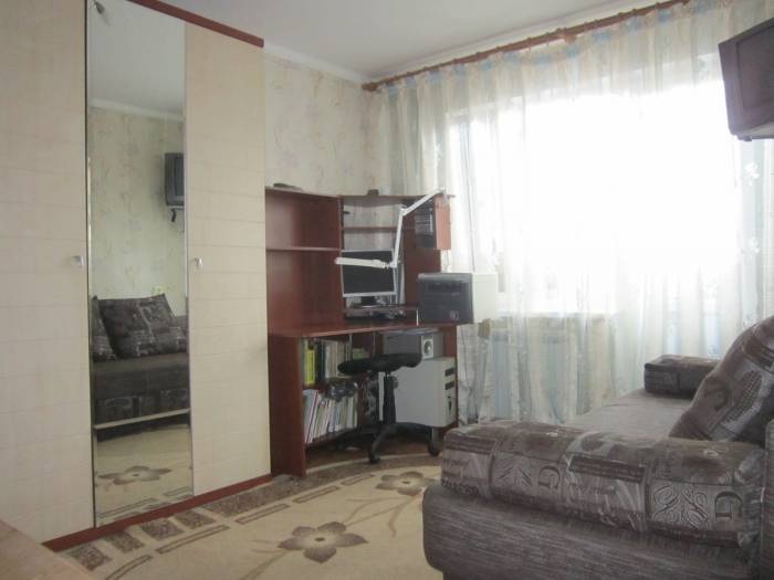 2 комнатная 3 минуты от остановки 8 мкр, фотография 1