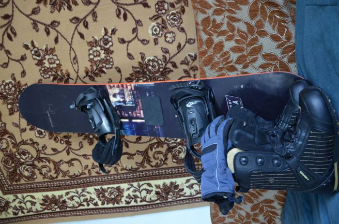 Продам Сноуборд ботинки перчатки и чехол срочно!!!, фотография 1