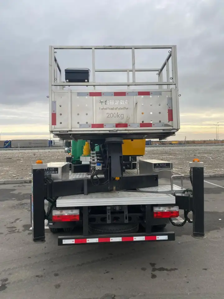 Автовышка 32 метра, фотография 2