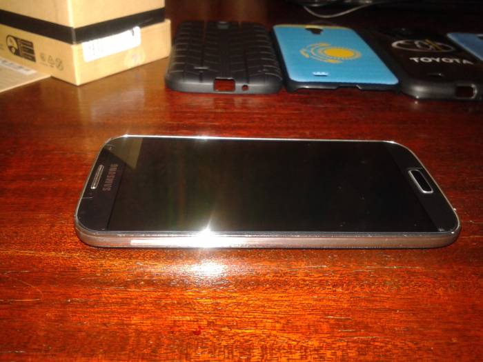 Samsung Galaxy S4 черного цвета, в отличном состоянии, фотография 4