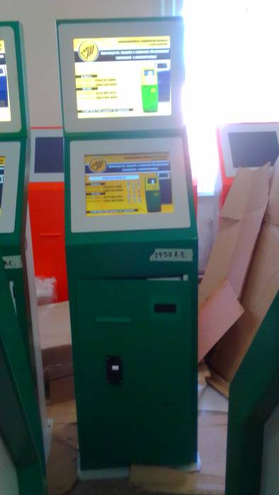 Двухмониторный платёжный терминал, фотография 1