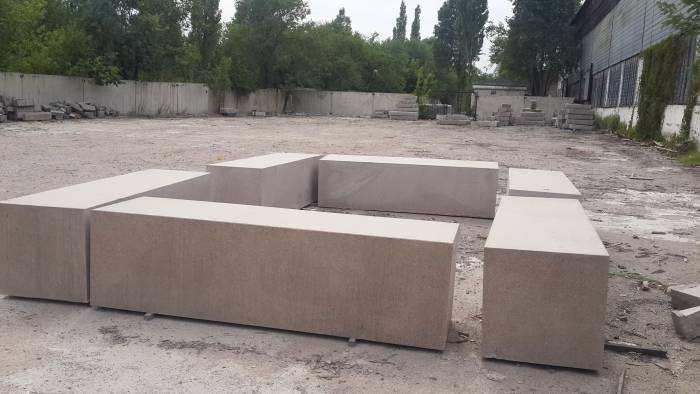 Гранитные блоки, Постамент из гранита, фотография 2