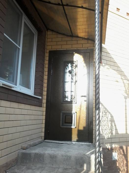 Входные двери с ковкой и стеклопакетом, фотография 2