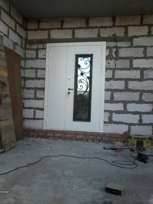 Входные двери с ковкой и стеклопакетом, фотография 5
