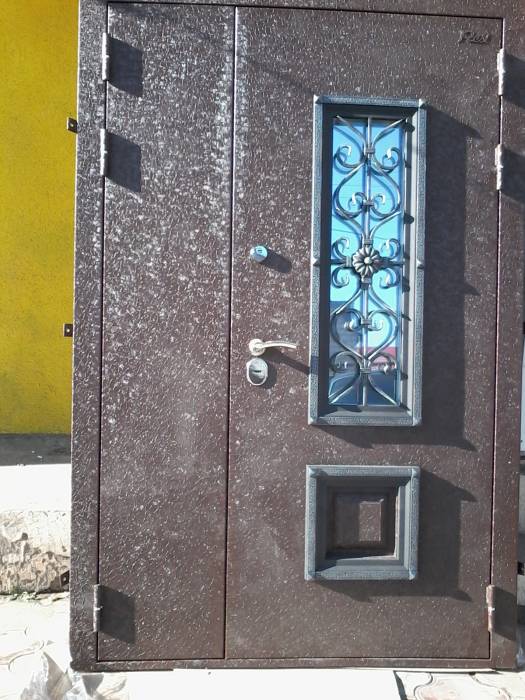Входные двери с ковкой и стеклопакетом, фотография 6