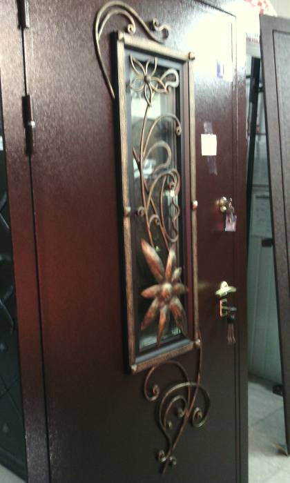 Входные двери с ковкой и стеклопакетом, фотография 10