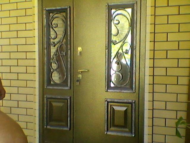Входные двери с ковкой и стеклопакетом, фотография 11