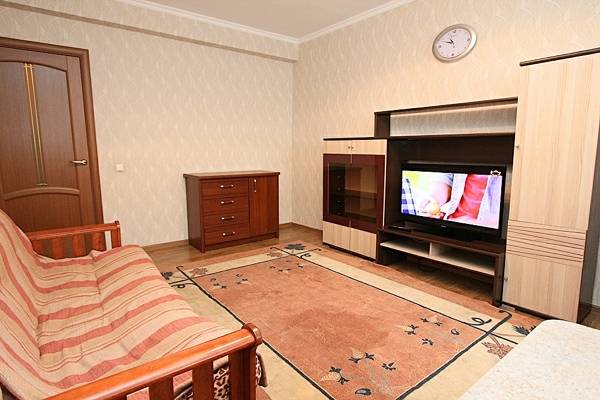 2-комнатная посуточно в центре Алматы, ул. Баишева, дом 3а, офис 19, фотография 2