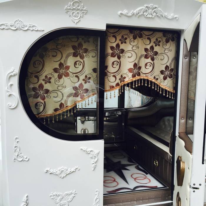 Аренда Лимузин-Карета (Крайслер С300), фотография 4