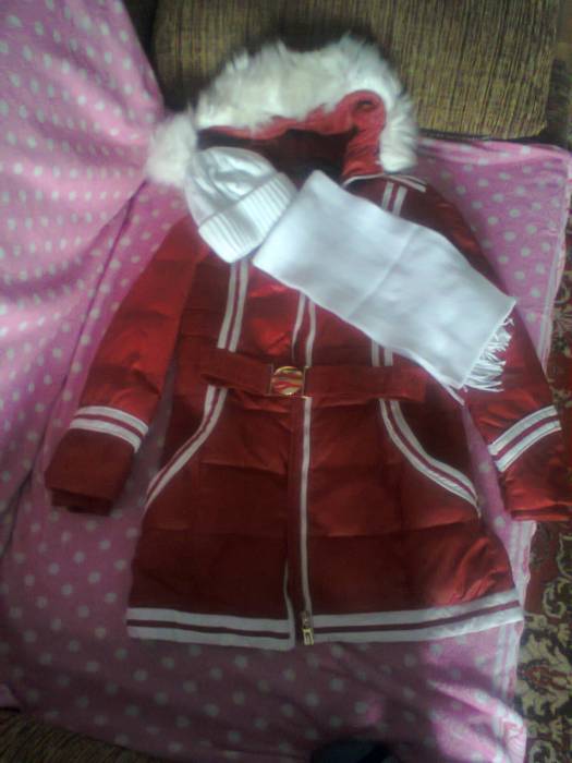зимний пуховик с шарфом и шапкой, фотография 2