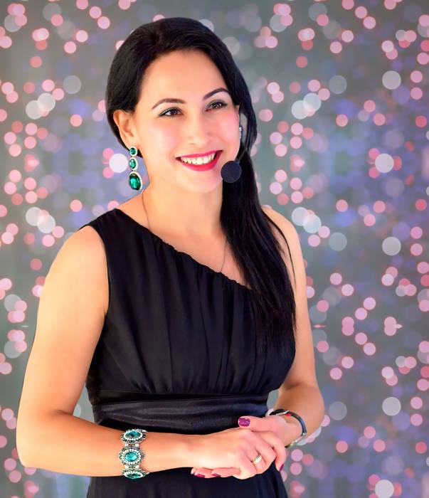 Тамада, ведущая Дина Омарбаева, фотография 1