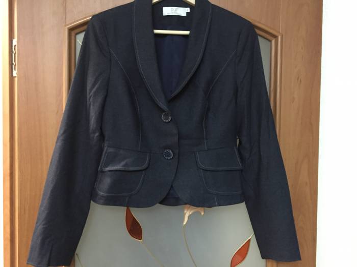 Женские классические костюмы 46 размера продам, фотография 1