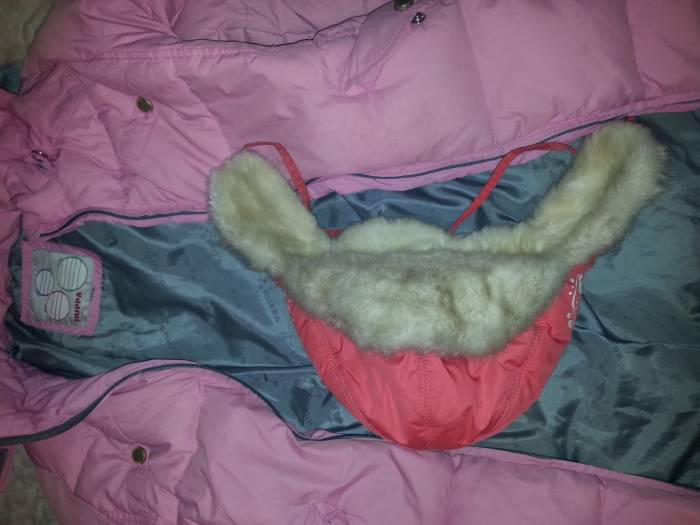 Отличный пуховик на пуху к нему шапка ушанка на девочку 7-8 лет, фотография 3