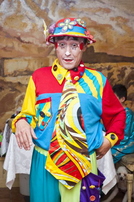 клоун двуязычный с дрессированной собачкой , фотография 1