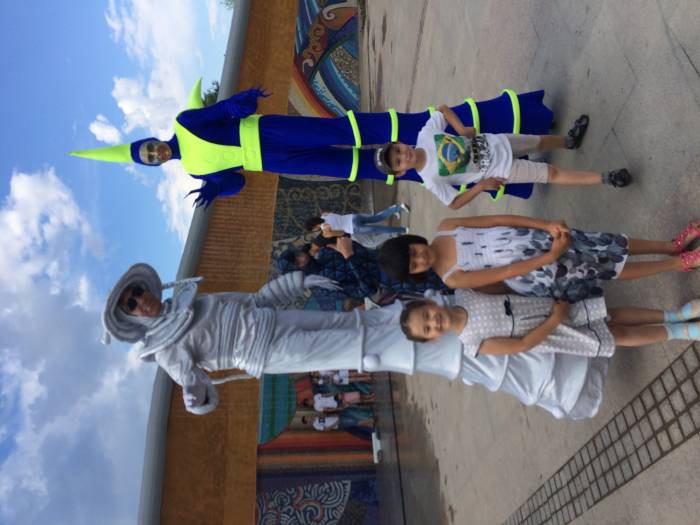 Артисты на Ходулях, фотография 1