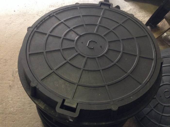 Чугунные канализационные люки, фотография 2