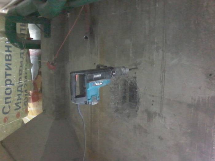Бурение перфоратором MAKITA буром 50мм разрушения бетона демонтаж, фотография 2