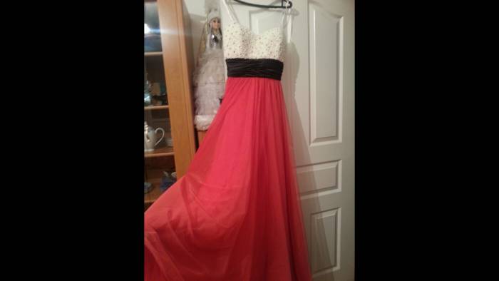 Шикарное вечернее платье, фотография 1