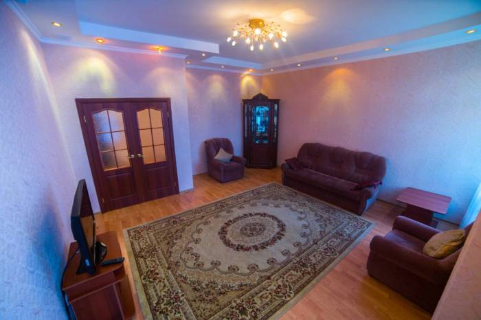 2 комн посуточно на Фурманова - Жолдасбекова, фотография 1