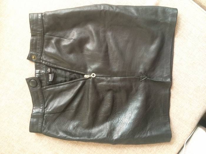 Срочно продам б/у черную кожаную юбку! Armani., фотография 1