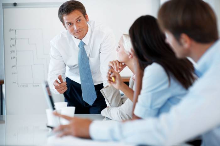 Приму сотрудника на постоянную занятость, фотография 1