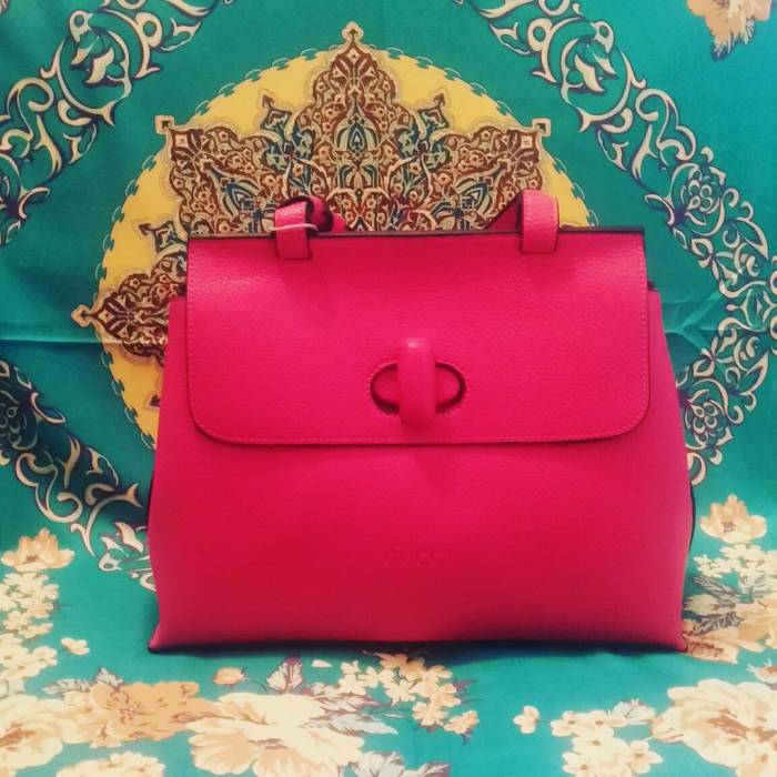 Сумки брендовые и шелковые шарфы, фотография 1